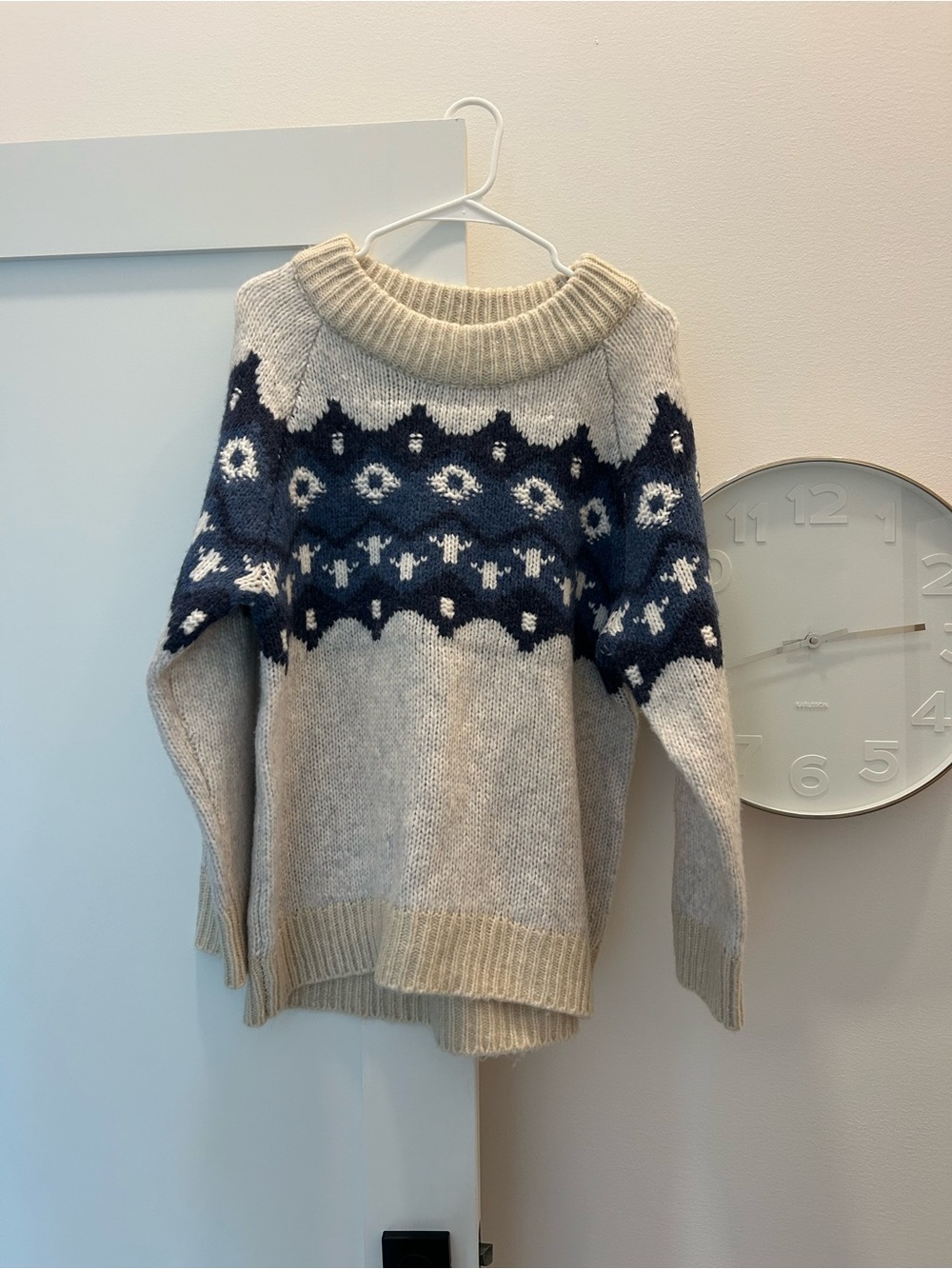 Women’s Beige and Navy fair isle Patterned Knit Sweater